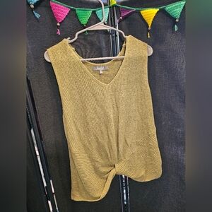 💚 Marled Olive Green Knit Top 😍